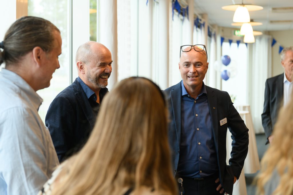 Stefan Jansson och Jan Mattsson minglar med gäster