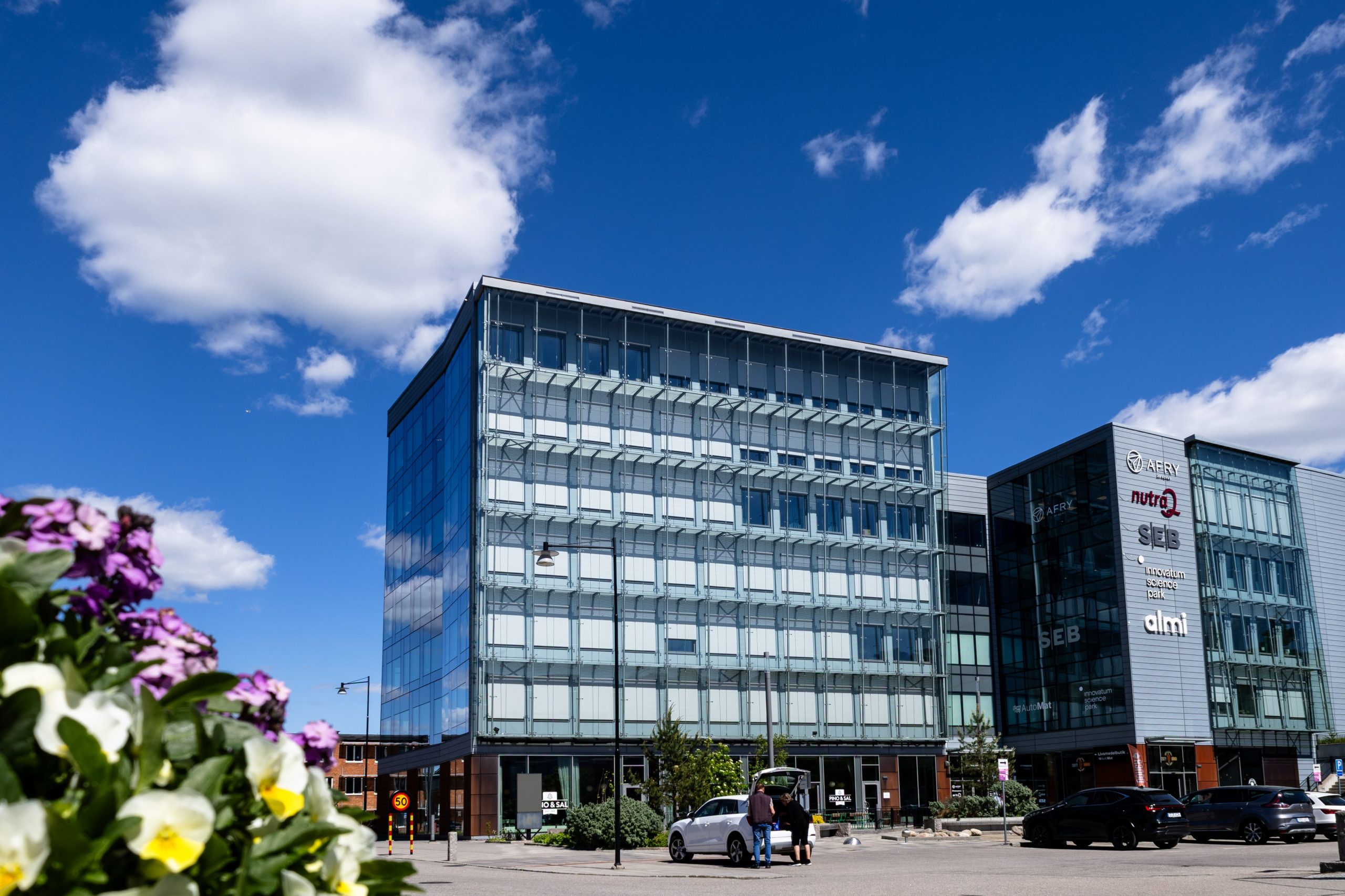 Byggnad 103 fasadbild från gatan.