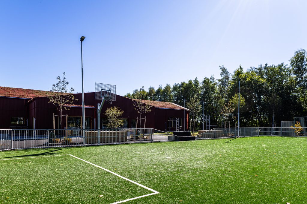 Konstgräsplan intill Flundregården i Sjuntorp.